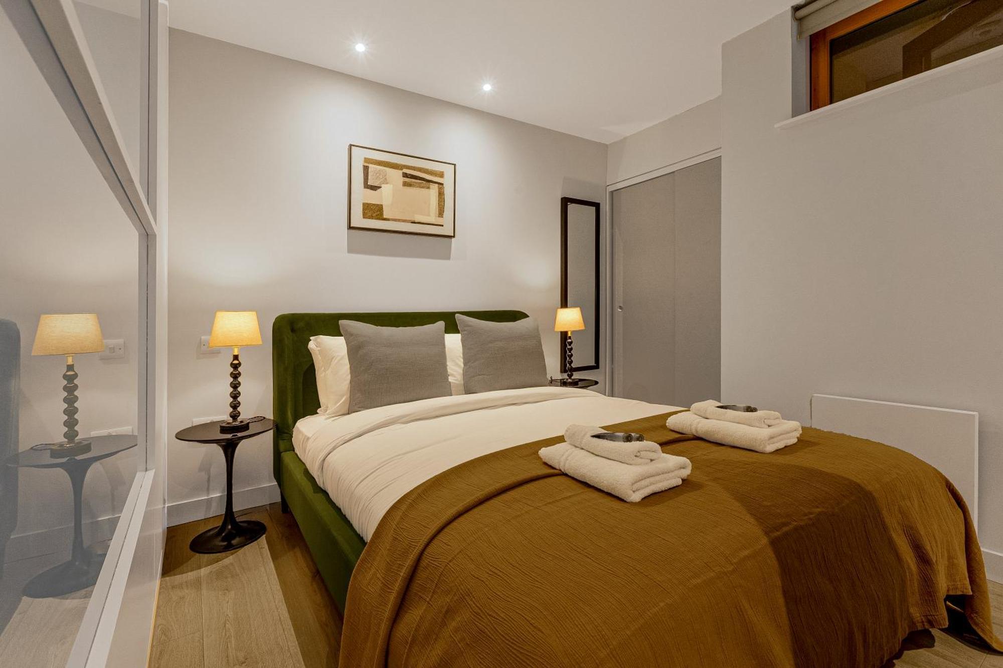 Central Servised Apartments On Artillery Lane Londen Buitenkant foto