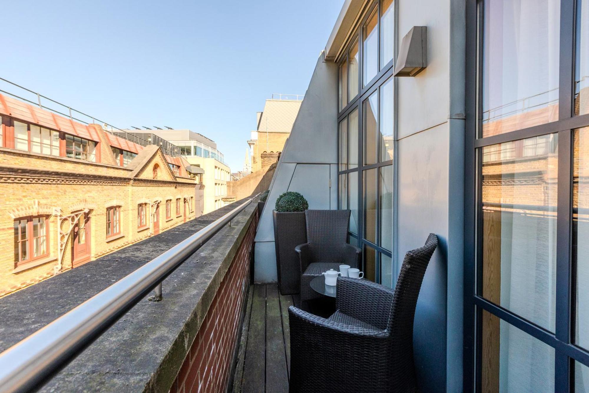 Central Servised Apartments On Artillery Lane Londen Buitenkant foto