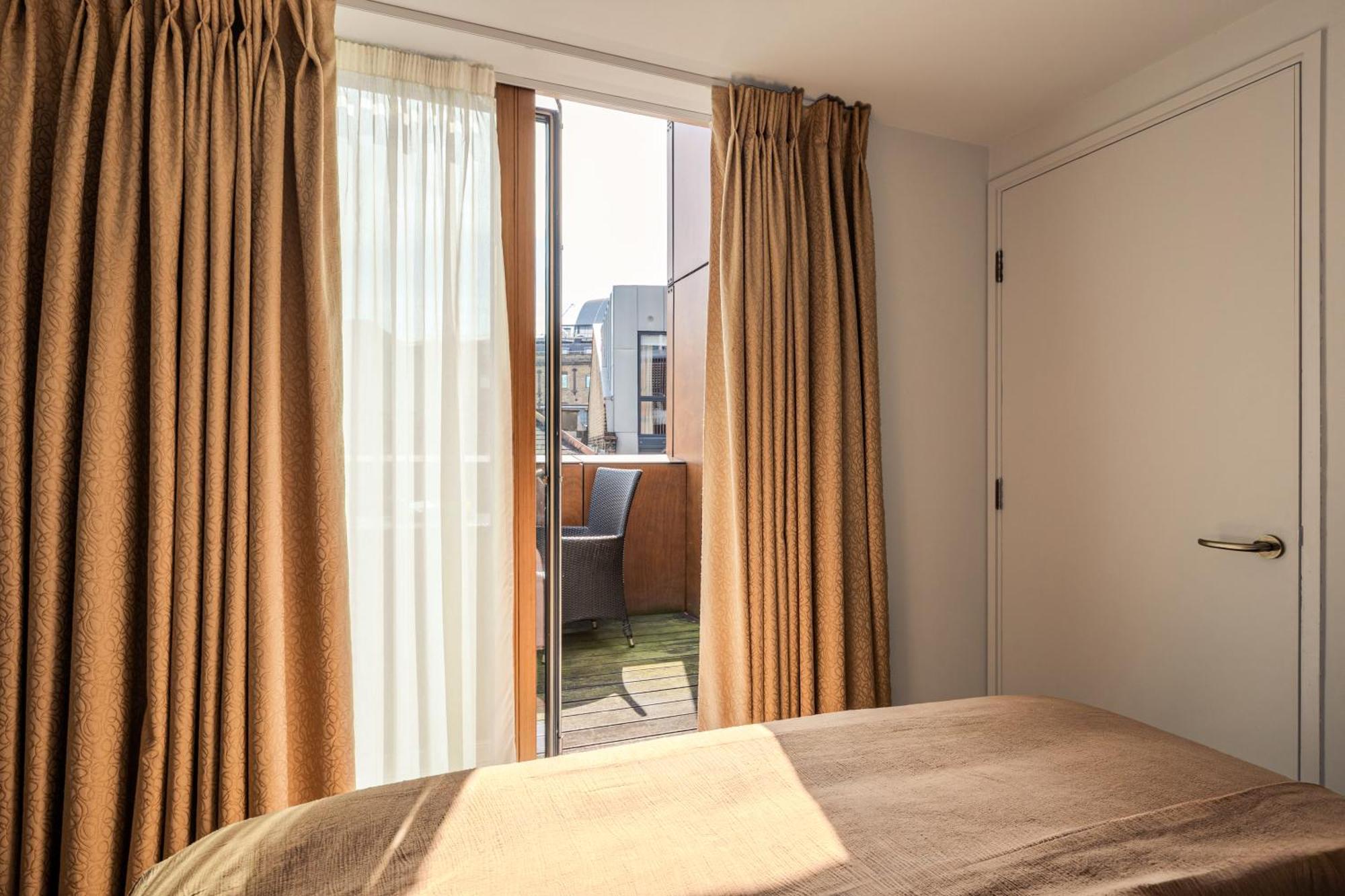 Central Servised Apartments On Artillery Lane Londen Buitenkant foto
